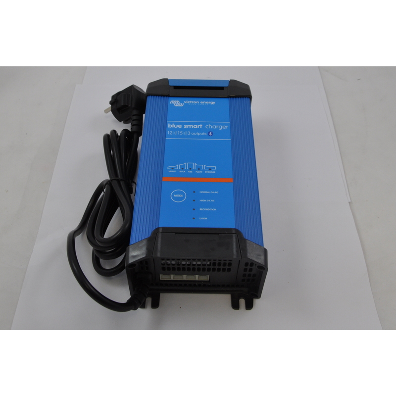 Victron Blue Smart IP22 Charger 12/15(3) 230V CEE